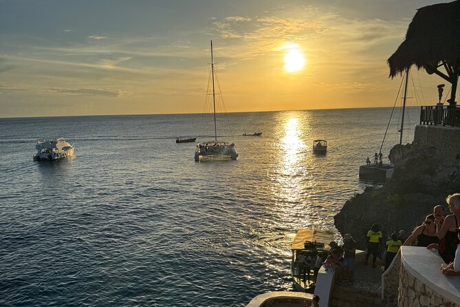 Jamaica’s longest Zipline and Rick’Cafe Tour with Transportion - Who will enjoy this combination most