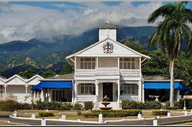 Kingston City Tour - Hope Gardens: A Change of Pace