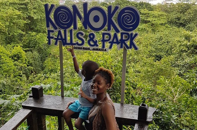 Konoko Falls & Park Private Transportation - The small zoo and close animal encounters
