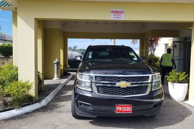 Luxury MBJ Airport Transfer to Montego Bay Hotels - Airport arrival: how the service should work