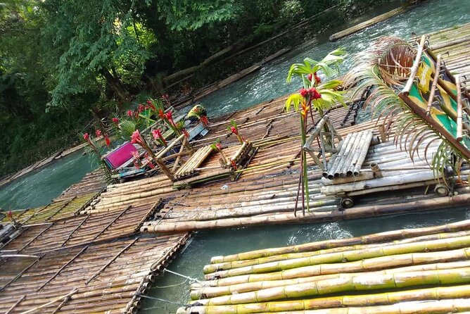 Martha Brae Bamboo Rafting Tranquil Peace Of Mind - What the guide adds to a simple raft ride