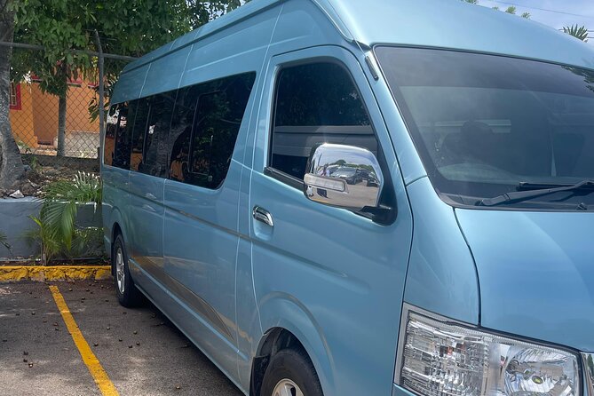 Montego Bay Airport and Catalonia Montego Bay Private Shuttle - The 10-minute ride to Catalonia Montego Bay