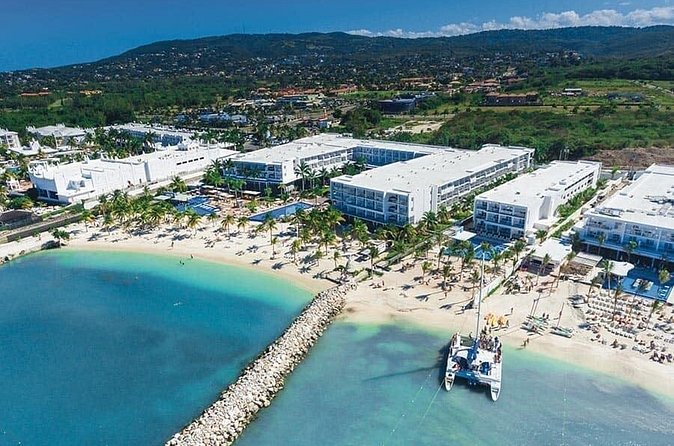 Montego Bay Airport and Riu Palace Jamaica Private Shuttle - Booking details worth checking before departure
