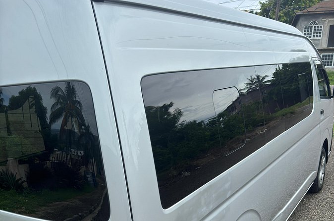 Montego Bay Airport and Riu Reggae Private Shuttle - Arriving at the Riu Reggae Entrance