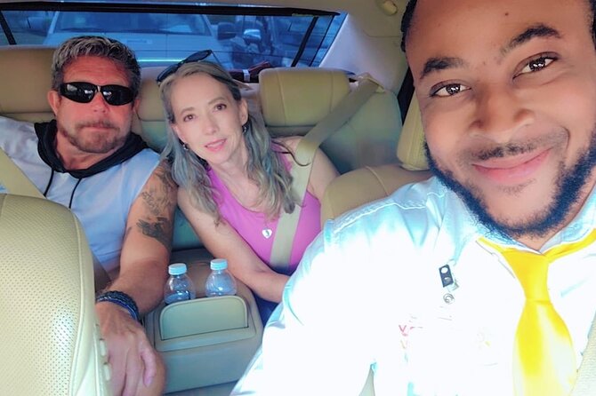 Montego Bay Airport (MBJ) Transfer One-Way or Round-Trip to Hotel - Finding the right person at the airport