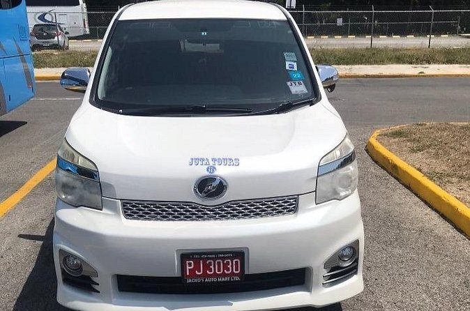 Montego Bay Airport Taxi to Princess Grand Jamaica Green Island - Finding Your Driver at Sangster International Airport