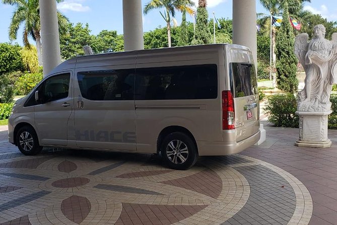 Montego Bay Airport To Luxury Bahia Principe Runaway Bay - Who will get the most from this ride