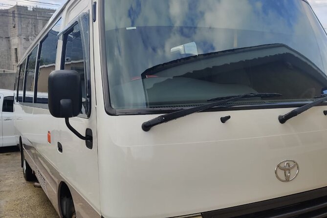 Montego Bay Airport Transfer to Hilton Rose Hall - Finding your private driver after landing