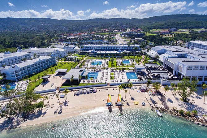 Montego Bay Airport Transfer to Montego Bay and Falmouth Hotels - A calmer first hour in Jamaica