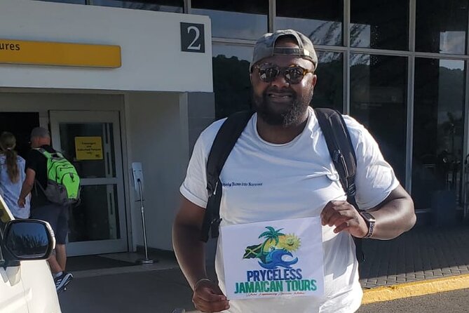 Montego Bay Airports transfers to all hotels/villas in Jamaica. - Comfort, safety, and personal attention