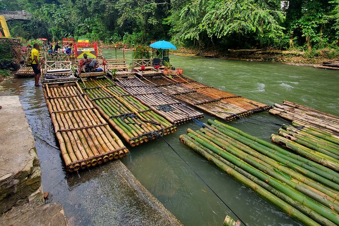 Montego Bay Bamboo Rafting & limestone Massage Private Transfer. - Arriving at the Lethe River rafting site