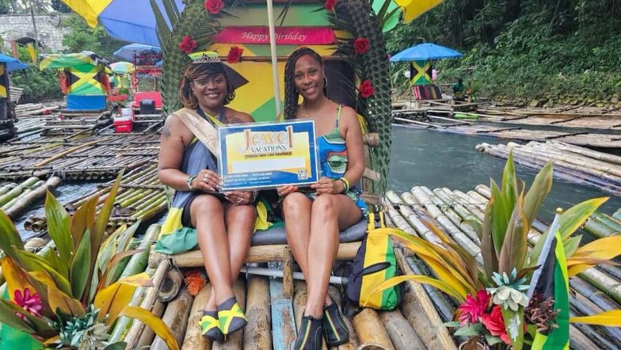 Montego Bay: Bamboo Rafting with Limestone Massage - Food, markets, and views beyond the raft