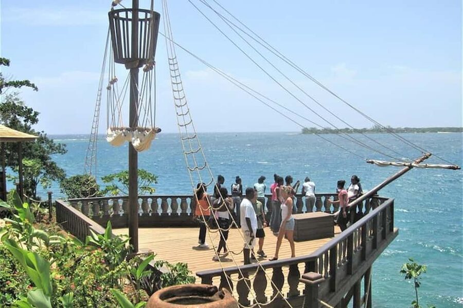 Montego Bay: Bob Marley's Nine Mile Admission & Guided Tour - Arriving at Nine Mile at 3,000 Feet