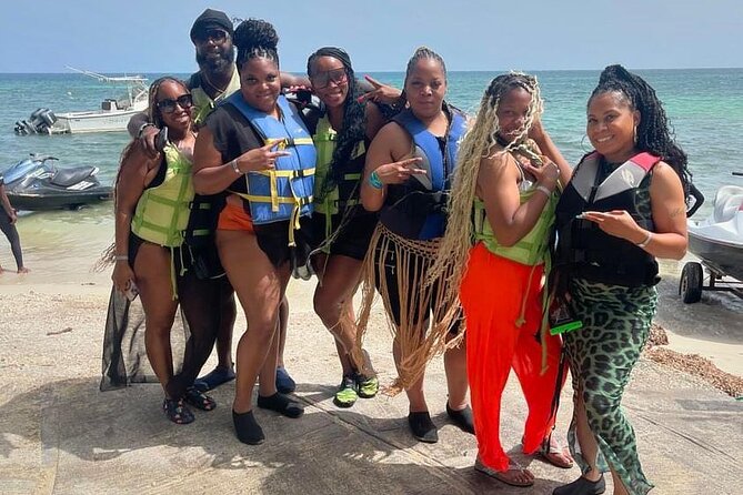 MONTEGO BAY City Highlights Tour - Bogue Heights and the photo stop