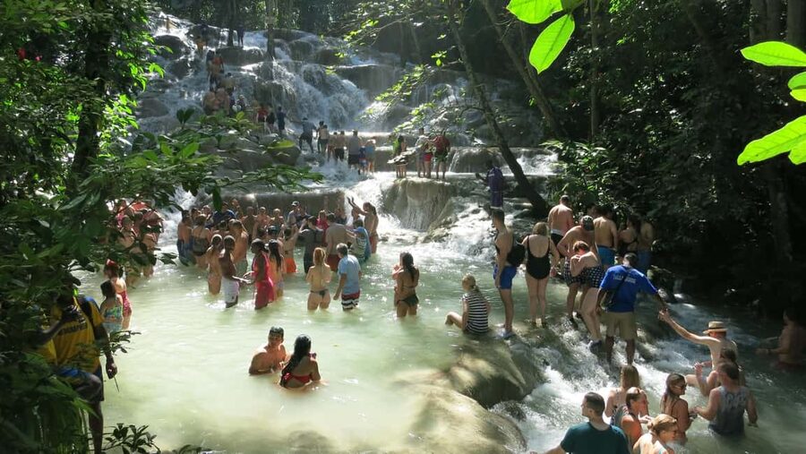 Montego Bay: Dunn's River Falls & Lunch at Bamboo Beach Club - The 90-minute ride from Montego Bay