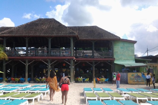 Montego Bay Excursion Negril 7 Miles Beach, Rick's Cafe and Time Square Shopping - Watching the action at Rick’s Cafe