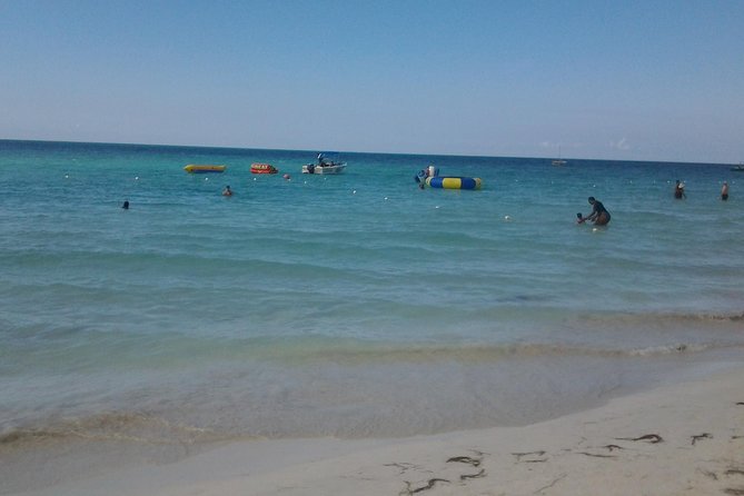 Montego Bay Excursion Negril 7 Miles Beach, Rick's Cafe and Time Square Shopping - The value of a 22-person maximum