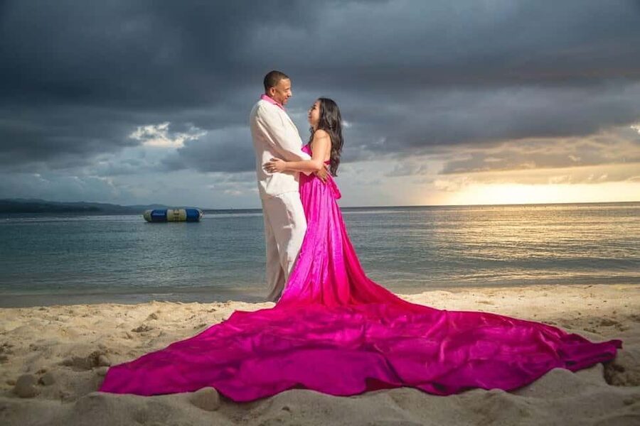 Montego Bay: Flying Dress Photoshoot in Montego Bay Jamaica - What happens during the beach photography