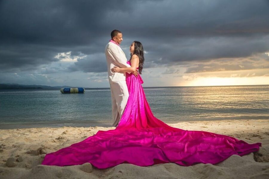 Montego Bay: Flying Dress Photoshoot in Montego Bay Jamaica - Getting your photos after the appointment