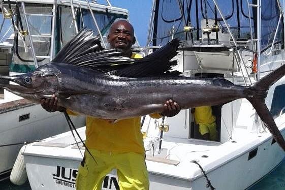 Montego Bay Private Deep Sea Fishing Boat Rental Jamaica - A good match for couples, families, and cruise passengers