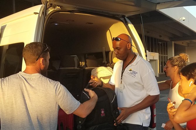 Montego Bay Round Trip Airport Transfers - Who should choose private service