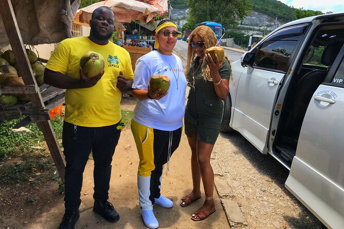 Montego Bay Sightseeing, Shopping and Bamboo Rafting - A five-hour blend of river, city, and food