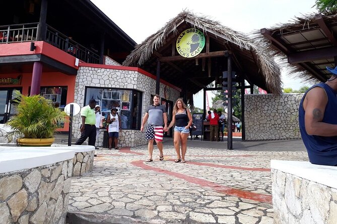 Negril 7 Miles Beach and Ricks Cafe Tour from Montego Bay - Lunch at Negril Tree House Resort