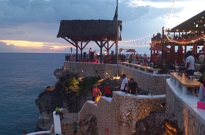 Negril 7 Miles White Sand Beach and Rick's Cafe from Montago Bay - Rick’s Cafe and the cliffside show