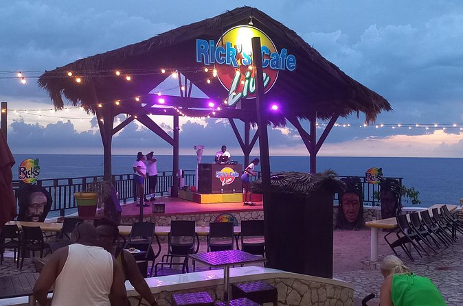 Negril 7 Miles White Sand Beach and Rick's Cafe from Montago Bay - Who will enjoy this day most