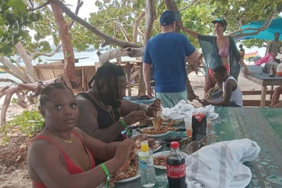 Negril: Booby Cay Island Picnic Tour with Snorkeling - One hour among fish and old objects