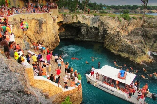 Negril's Private Day Trip with Margaritaville and Rick's Cafe - Rick’s Cafe and the choice to jump