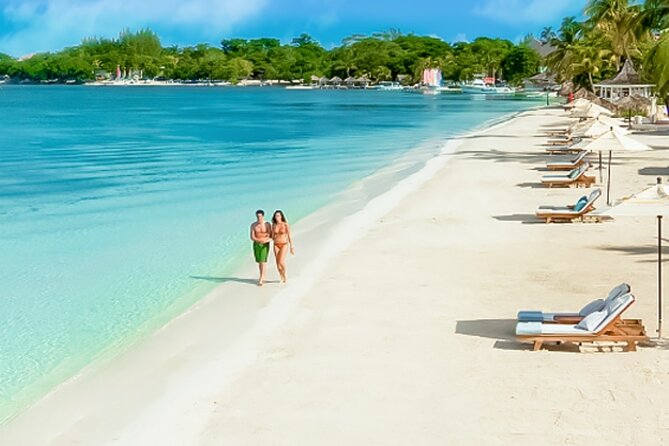 Negril Seven Mile Beach & Ricks Cafe Combo Tour from Montego Bay - Rick’s Cafe brings cliffs, reggae, and the sunset