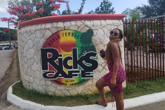 Negril Seven Miles Beach Day and Rick's Cafe Sunset Private Tour - Sunset and cliff jumpers at Ricks Cafe