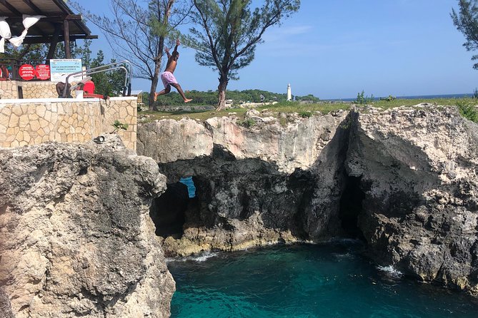 Negril Shopping And Rick's Café - Key points at a glance