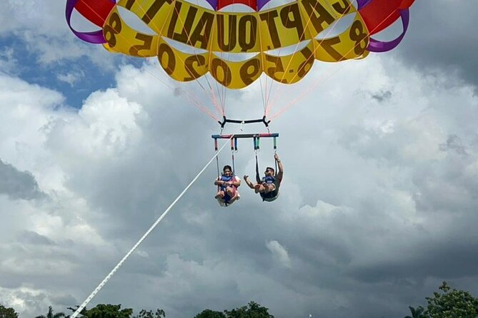 Negrils Seven Miles Beach, Rick's cafe and Parasailing Tour. - Parasailing above Negril