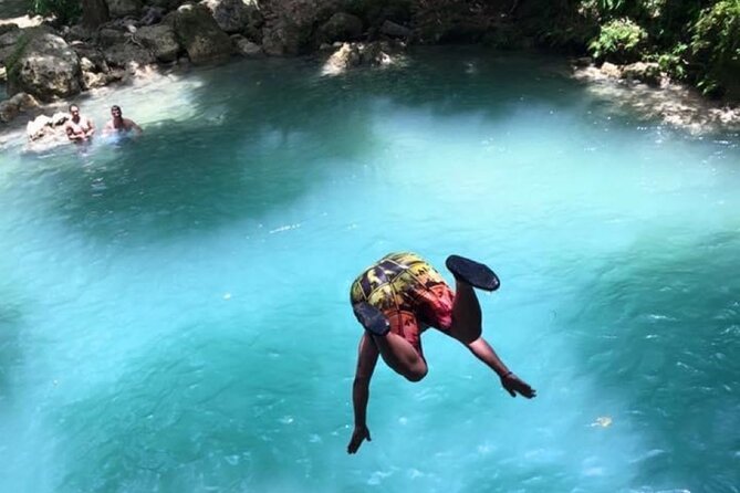 Ocho Rios: Amazing Blue Hole and Chill at Reggae Hill - Blue Hole: one hour of cool water and wet rock