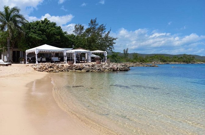Ocho Rios: Bamboo Beach Club VIP Access with Lunch and Cocktails - Reggae, swimming, and the right pace