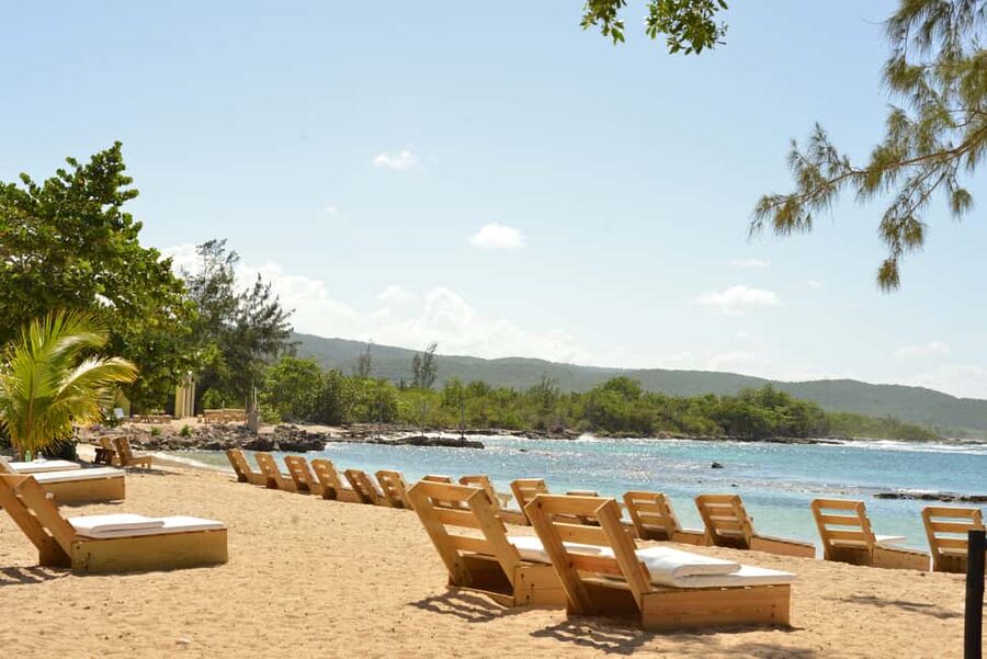 Ocho Rios: Bamboo Beach Club VIP Pass with Lunch and Drinks - Arriving at Bamboo Beach Club From Ocho Rios