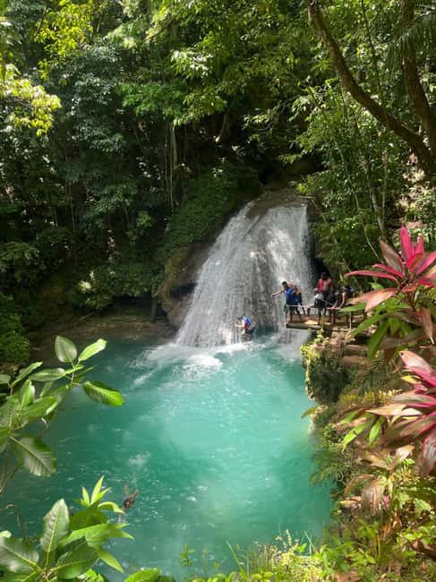 Ocho Rios: Blue Hole and Bamboo River Rafting - A 20-minute transfer changes the mood