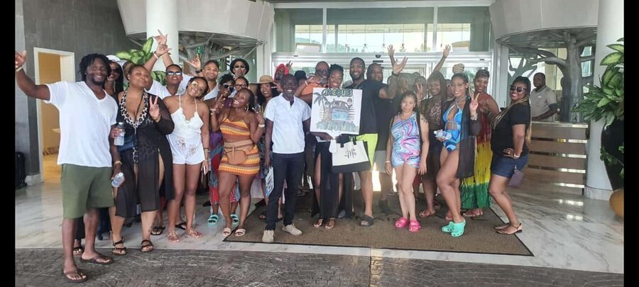 Ocho Rios: Dunn's River Falls and Shopping Tour - Key points at a glance