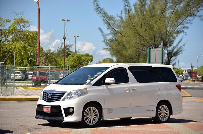Ocho Rios Hotels Transfer Between Montego Bay Airport (MBJ) - Which vehicle and group size make sense?