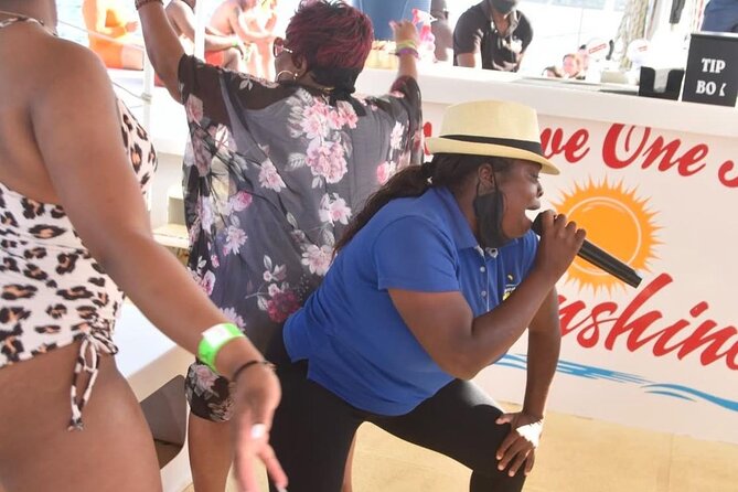 Party Catamaran: OpenBar, Music, Negril Beach, Caves, Snorkeling - Music, open bar, and the party atmosphere