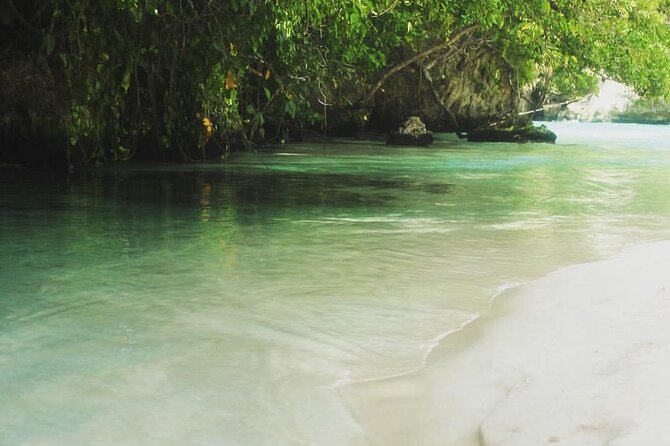 Portland Nature and Eco Tour Experience - Blue Lagoon and its turquoise water