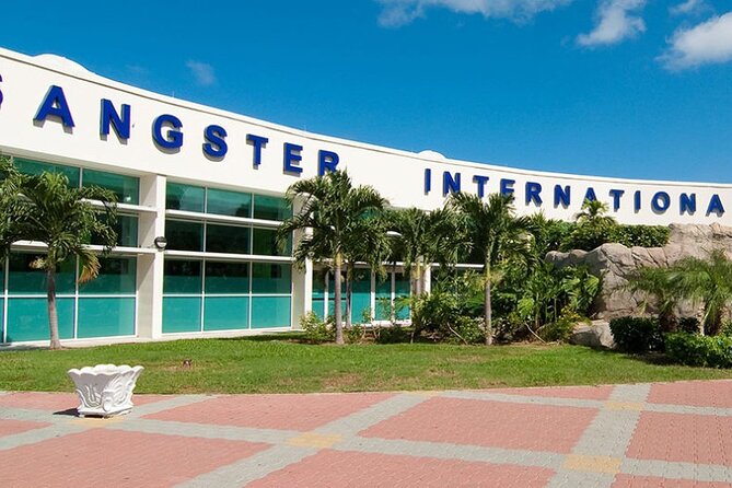 Princess Grand/ Senses The Mangrove Private Airport Transfer - The driver can shape the whole first impression