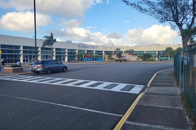 Private Airport Pickup and drop off in Jamaica - A private vehicle with room for a personal pace