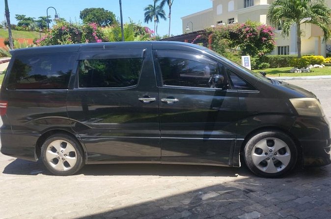 Private Airport Transfer to Bahia Principe Grand Jamaica - The drive becomes a friendly introduction