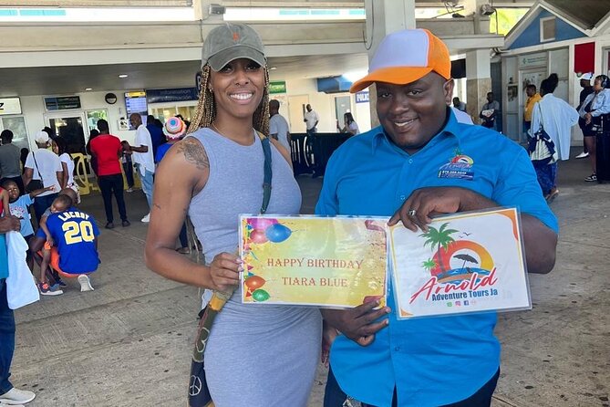 Private Airport Transfer To or From Ocean Eden Bay Resort - What the driver adds to an ordinary airport ride