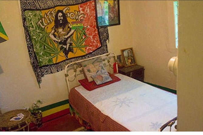 Private Bob Marley 9 mile & DunnsRiverFalls Tour from Montego Bay - The one-hour lunch stop