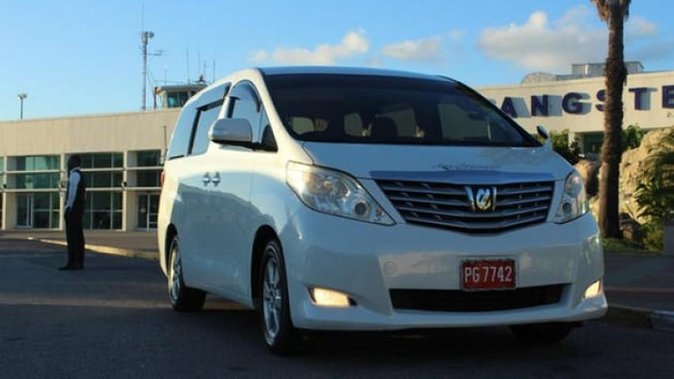 Private Departure Transfer: Hotel to Kingston International Airport (KIN) - Sedan or minivan, depending on your group