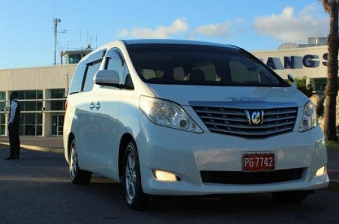 Private Departure Transfer: Hotel to Kingston International Airport (KIN) - The driver can shape the final impression